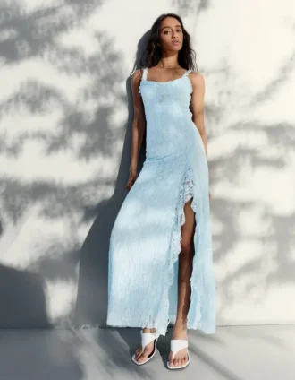 Vestido Midi com Acabamento em Renda