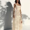 Vestido Midi com Acabamento em Renda