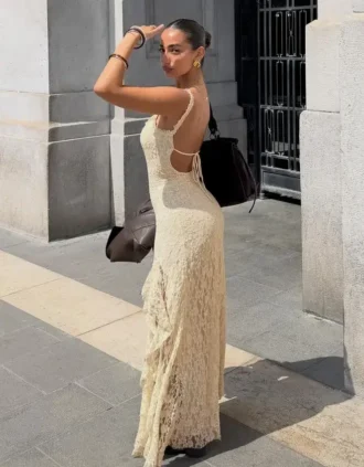 Vestido Midi com Acabamento em Renda