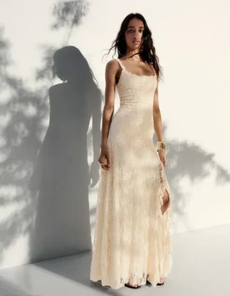 Vestido Midi com Acabamento em Renda