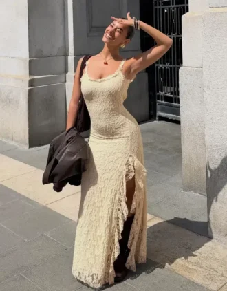 Vestido Midi com Acabamento em Renda