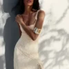 Vestido Midi com Acabamento em Renda