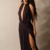 Vestido midi com decote halter