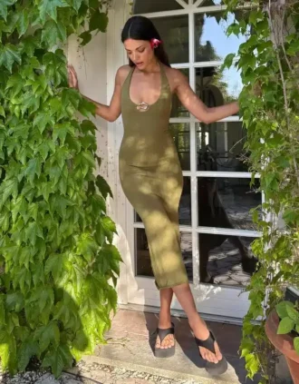 Vestido midi com decote halter