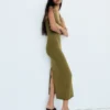 Vestido midi com decote halter