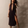 Vestido midi com decote halter
