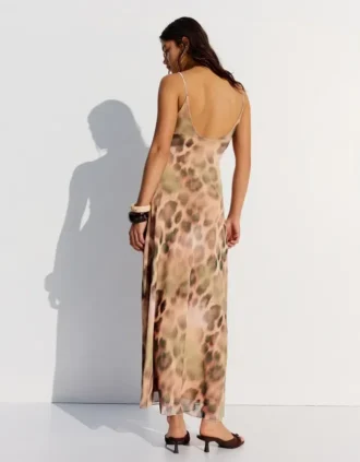 Vestido midi em tule com padrão animal