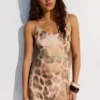 Vestido midi em tule com padrão animal
