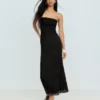 Vestido midi rústico com decote bandeau