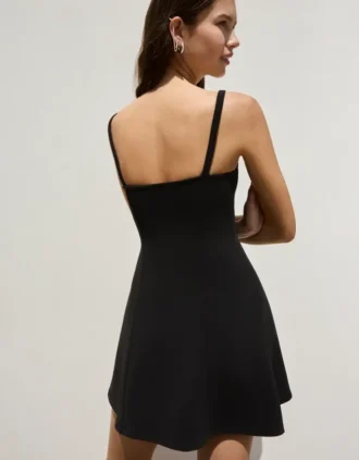 Vestido mini com alças tipo espartilho