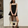 Vestido mini com alças tipo espartilho