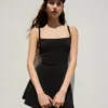 Vestido mini com alças tipo espartilho